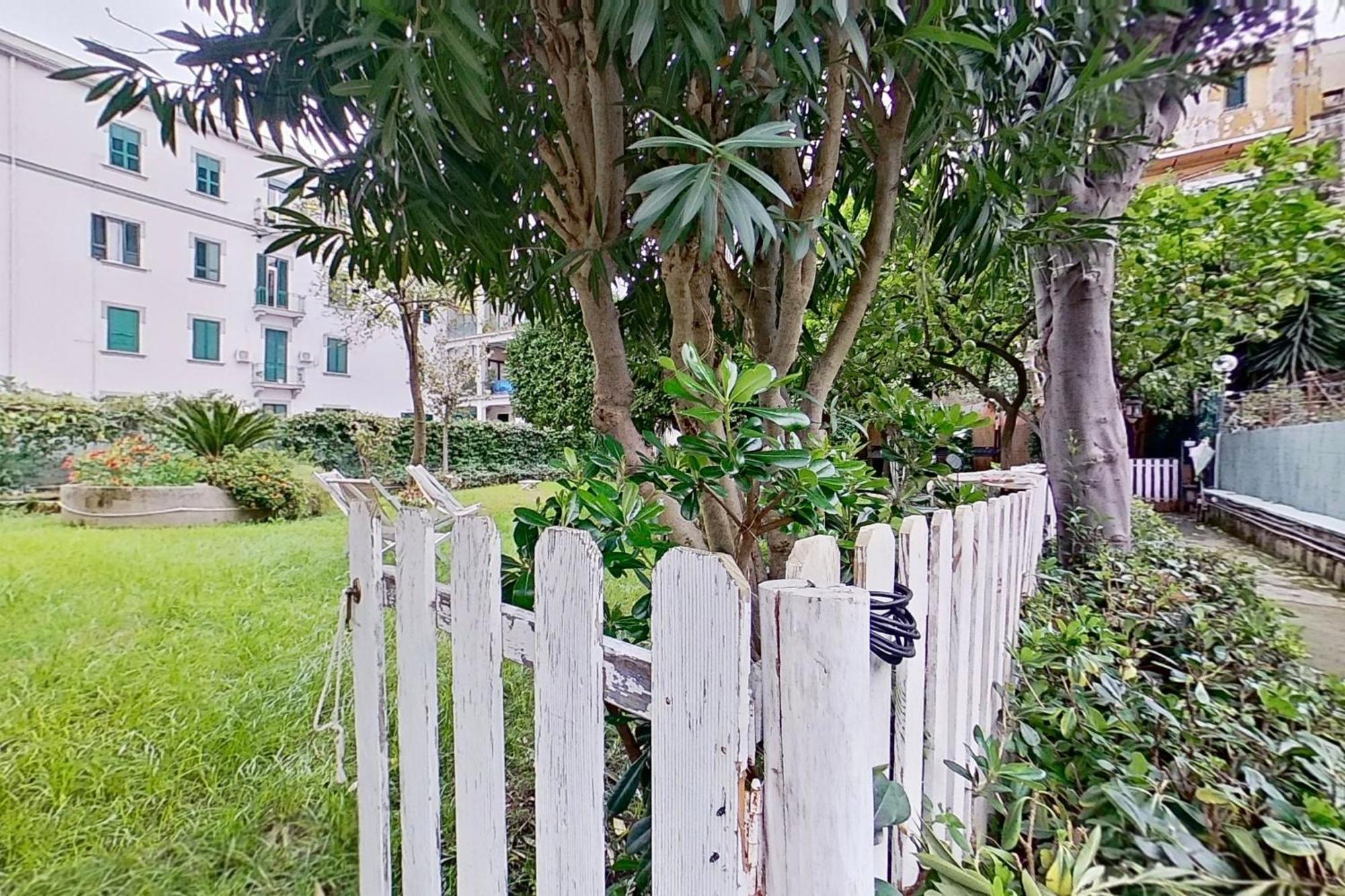 Il Giardino Di Vico Neve Bed & Breakfast Napoli Bagian luar foto