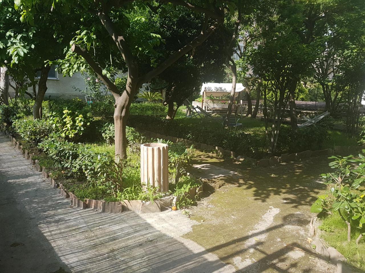 Il Giardino Di Vico Neve Bed & Breakfast Napoli Bagian luar foto