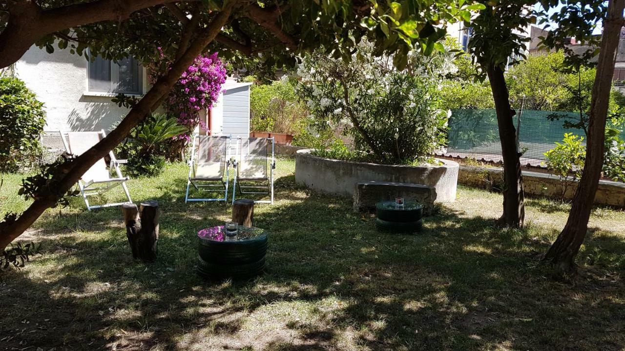 Il Giardino Di Vico Neve Bed & Breakfast Napoli Bagian luar foto